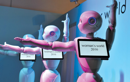 Die Arbeitswelt wird digitaler und weiblicher