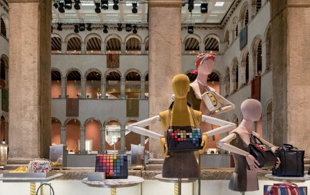 Grandioser Shopping Palazzo