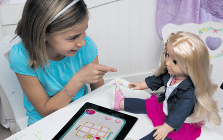 Die Puppe hört alles