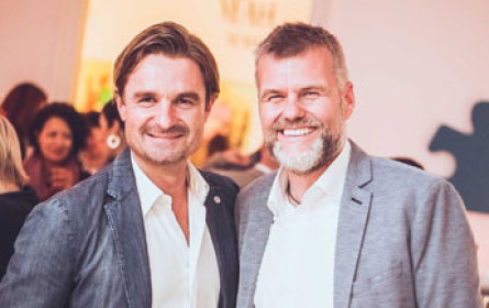 20 Years upart. Yeah!