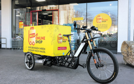 Billa packt jetzt das Fahrrad aus