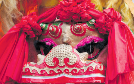 Roter Drache wird gemahnt