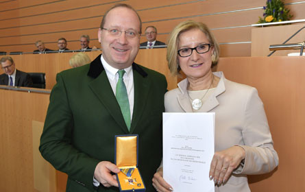 NÖ. Ehrenzeichen für Cayenne-Gesellschafter Lukas Leitner