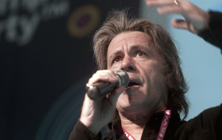 Bruce Dickinson eröffnet das „4Gamechangers Festival“