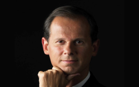 Autor J.R. Dos Santos kommt nach Wien