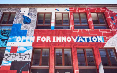 Bunte Fassadengestaltung für Innovationszentrum der ÖBB