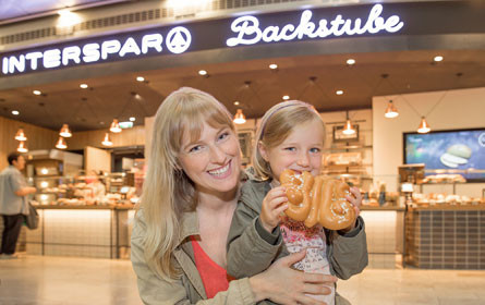 Süße Handarbeit hilft Schmetterlingskindern 
