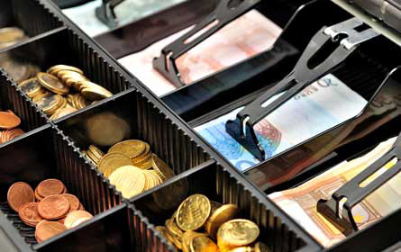 Österreicher halten am Bargeld fest