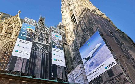 Level zeigt Megaboard am Wiener Stephansdom