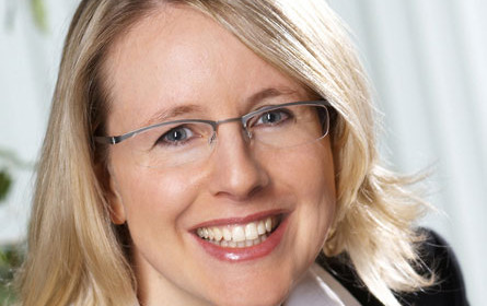 Schramböck: Industriestandort durch künstliche Intelligenz stärken