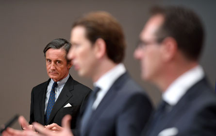 Shiny happy Kanzler: Diskussion um Politik-PR-Bilder in den Medien