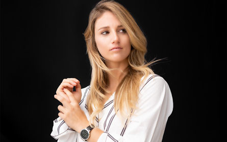 Olympiasiegerin Anna Gasser fliegt auf Jacques Lemans