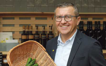 Josef Peck übernimmt