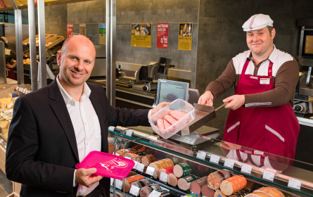 Spar bringt Mehrweg-Boxen statt Wurst-Papier