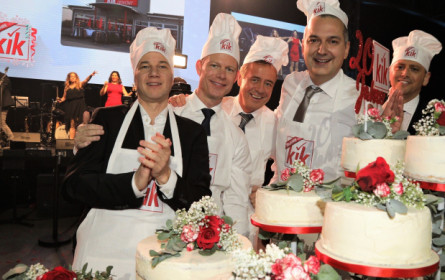 KiK feiert 20 Jahre in Österreich und spendet 20.000 Euro für Reha-Kids