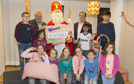 Manner schickt den Nikolo ins SOS-Kinderdorf