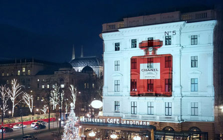 Movelight präsentiert Chanel N°5 am Café Landtmann