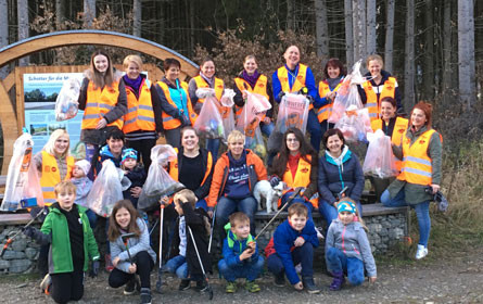 Saubere Sache: Hofer-Mitarbeiter auf Müll-Mission im Murtal