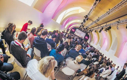 „Disrupt the Disruptors”