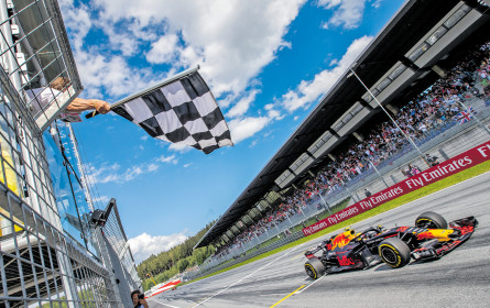 Start-Ziel-Sieg für Red Bull
