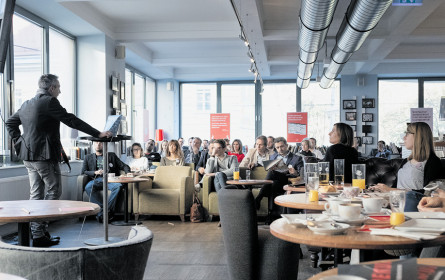 Premiere: Erster Salon Identum