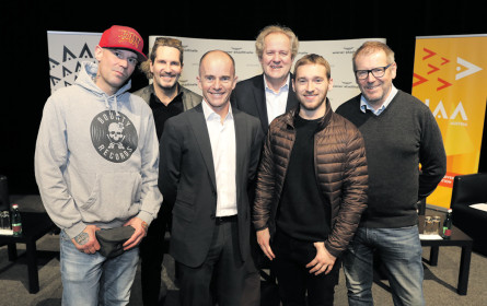 „Money for nothing and Clicks for free?”