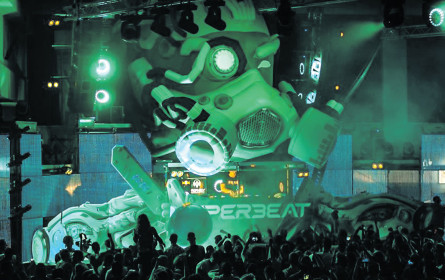 Roboterkopf im Spotlight