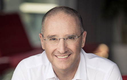 Neues Design und Claim für Quelle von Online Pure