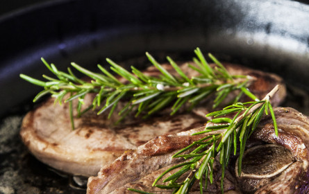 Frischfleisch aus der Alpenmetzgerei mit AMA-Gütesiegel