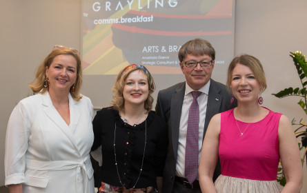 Grayling als Brückenbauer