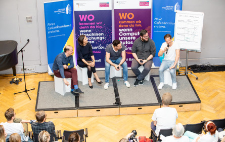 Tunnel23 lässt KI gegen Poetry-Slammer antreten 