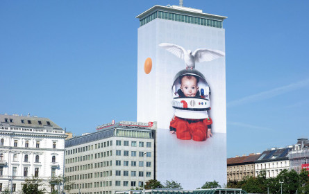 Movelight verhüllt den Ringturm