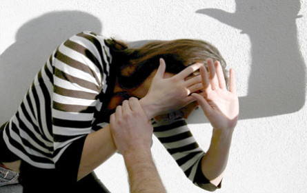 Presserat fordert verantwortungsvollere Berichterstattung zum Thema „Gewalt gegen Frauen“