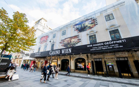 Megaboard verhüllt das Casino Wien