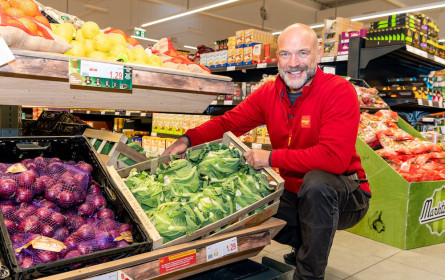 Penny-Geschäftsführer Ralf Teschmit führt einen Tag die Filiale in St. Pölten