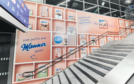 Eine rosarote S-Bahn-Strecke