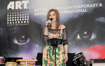 Eine Karrierefrau mit viel Kunstverstand