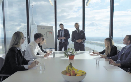 Meltwater navigiert durch das Meer der Datenmenge