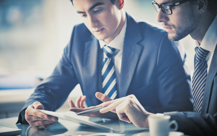 Beim Versichern geht Mensch vor Maschine