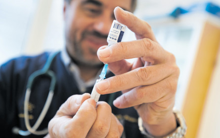 Hersteller werben für Impfen