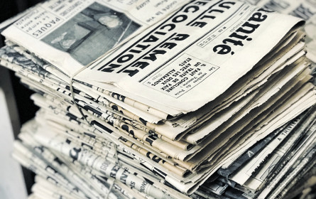 Land der Berge, Land des bedruckten Papiers