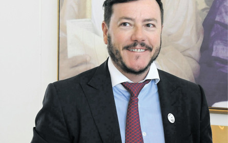 Benkos Signa will Globus