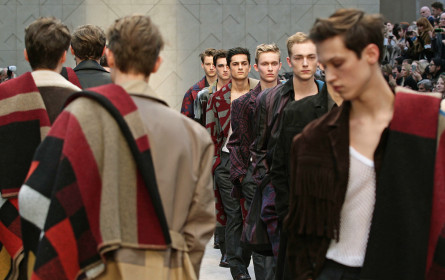 Luxuskonzern Burberry zieht Prognose zurück