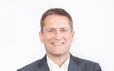 Silberball-Studienpräsentation: „Wie das Kaninchen vor der Schlange“