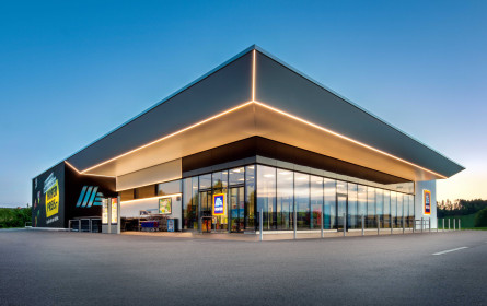 Hofer punktet bei Vertrauen, Authentizität und Innovation