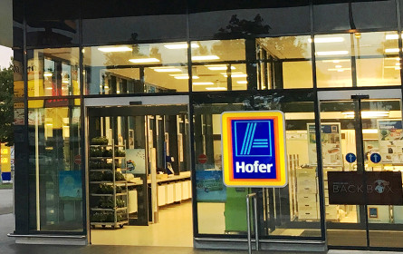 Hofer ersucht seine Kunden: Den Morgen für den Einkauf von Älteren und Risikogruppen freihalten