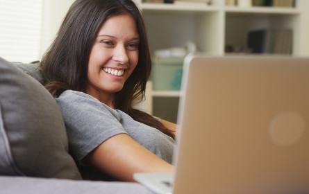 „Von der Couch aus”: Die UniCredit Bank Austria unterstützt lokale Unternehmen bei der digitalen Verbreitung ihrer Geschäftsideen per Video