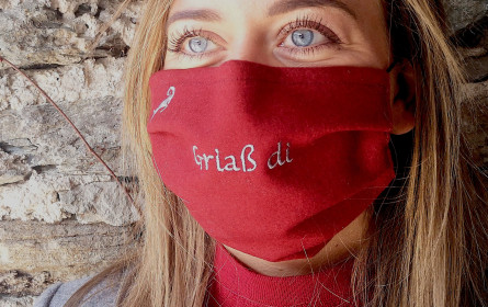 „Bleib gsund“ – Handbestickte Textilmasken von Steiner1888