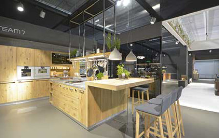 Ein Unternehmen fährt den Betrieb wieder hoch