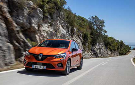 Der Clio zieht am Golf vorbei